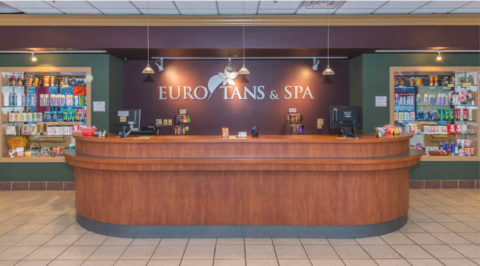 Tanning Hawthorne Waxing Hawthorne lobby and sign